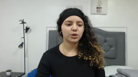 Giia  online show from October 20, 2:20 pm