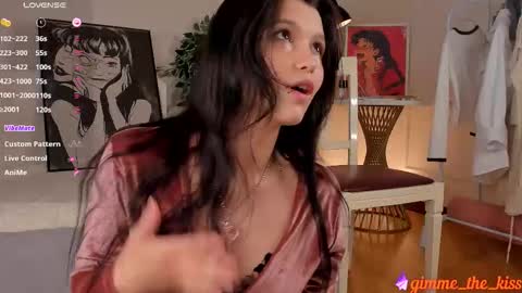 Mia online show from October 7, 8:19 am