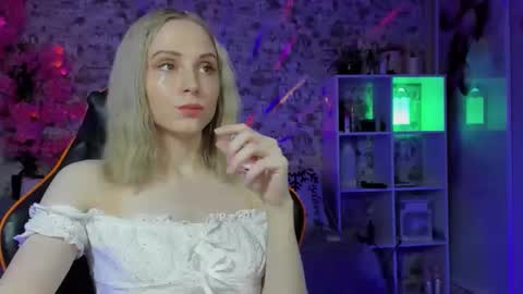 Gina online show from April 3, 1:36 am