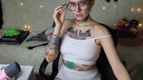 Ginger online show from December 18, 9:30 pm