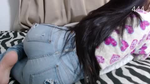 Snapshot of girl_honey_ chatting on December 18, 10:40 am Aleja online show from December 18, 10:40 am