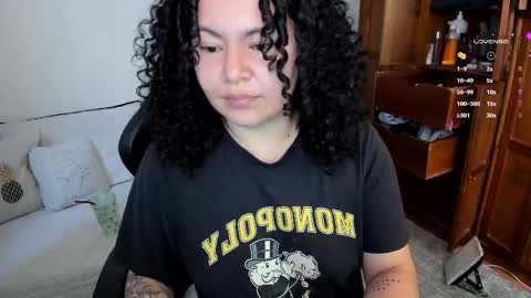 girl_inline online show from March 1, 9:15 pm