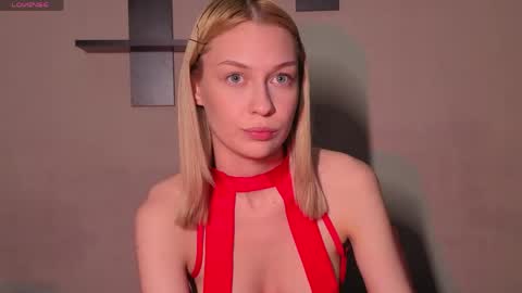 Mia and Lana online show from June 4, 8:57 pm