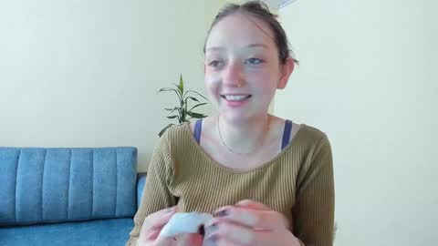Snapshot of girlsativa chatting on January 5, 2:52 pm Maze Thumbs up online show from January 5, 2:52 pm