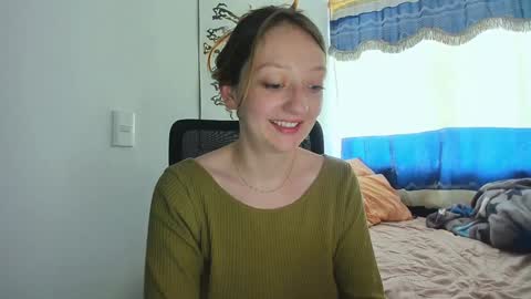 Snapshot of girlsativa chatting on December 24, 3:58 pm Maze Thumbs up online show from December 24, 3:58 pm