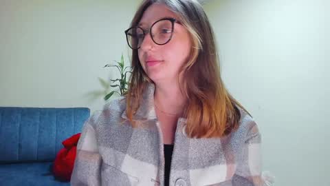 Snapshot of girlsativa chatting on January 9, 1:50 am Maze Thumbs up online show from January 9, 1:50 am