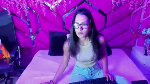Snapshot of gisell_squirt chatting on October 20, 12:30 pm gisell_squirt online show from October 20, 12:30 pm