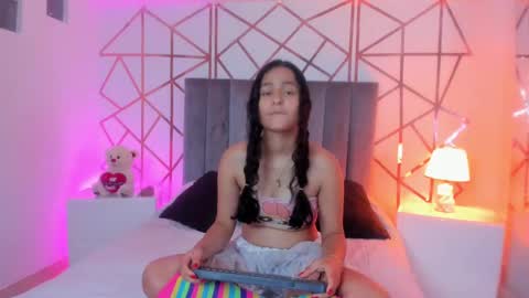 GISELLE ROLDAN online show from February 23, 1:02 pm