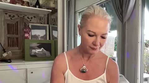 Gl1tter Barbie online show from September 21, 8:02 am