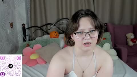 glimmer_goddesss online show from October 30, 9:44 am