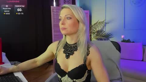Snapshot of gloria_lovely chatting on October 14, 10:51 am Gloria online show from October 14, 10:51 am