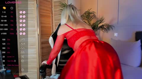 Snapshot of gloria_lovely chatting on December 13, 11:02 am Gloria online show from December 13, 11:02 am