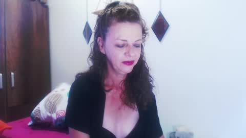 gloriawhitte7 online show from December 17, 9:05 pm