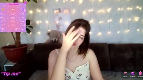 Snapshot of glossy_girl_1 chatting on October 20, 3:42 am Roxy online show from October 20, 3:42 am