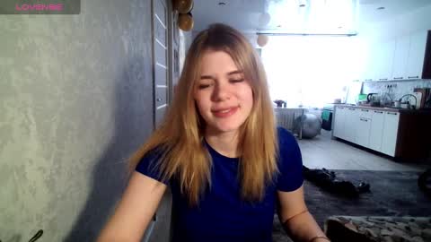 Snapshot of glossy_girl_1 chatting on February 28, 12:09 pm Roxy online show from February 28, 12:09 pm