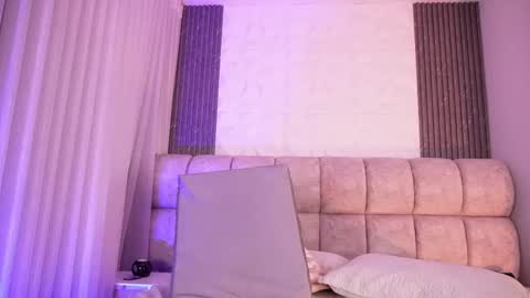 goddess_eli77 online show from April 9, 6:19 am