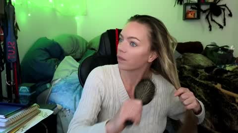 Snapshot of goddess_of_mars chatting on January 9, 3:34 pm Patricia Mars Goddess of Mars twitter thegoddessmindy online show from January 9, 3:34 pm