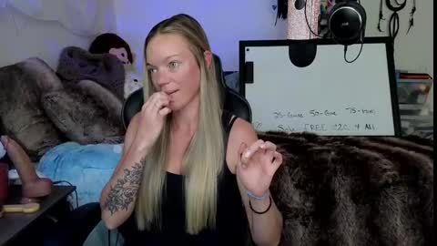 Snapshot of goddess_of_mars chatting on September 16, 3:20 pm Patricia Mars Goddess of Mars twitter thegoddessmindy online show from September 16, 3:20 pm