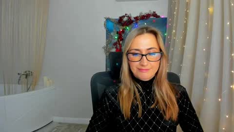Snapshot of goldenlighte chatting on December 28, 7:33 pm Olivia online show from December 28, 7:33 pm