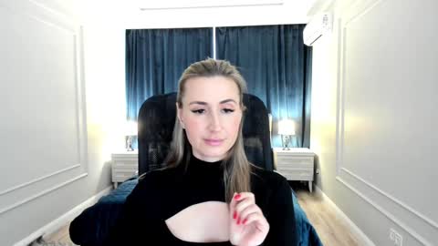 Snapshot of goldenlighte chatting on February 7, 1:22 pm Olivia online show from February 7, 1:22 pm