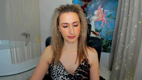 Snapshot of goldenlighte chatting on December 30, 3:25 am Olivia online show from December 30, 3:25 am