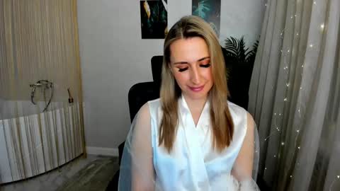 Snapshot of goldenlighte chatting on March 7, 3:29 am Olivia online show from March 7, 3:29 am