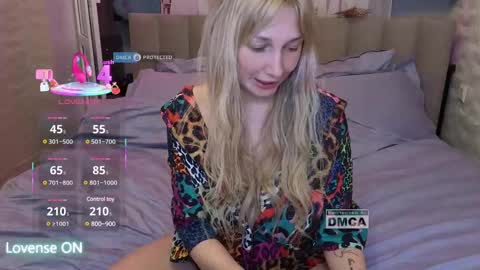 goodgirl0024 online show from March 9, 8:21 pm