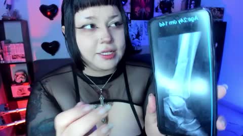 Snapshot of goth_stein chatting on February 18, 12:59 am Engel Please help me to reach 50 thumbs up online show from February 18, 12:59 am