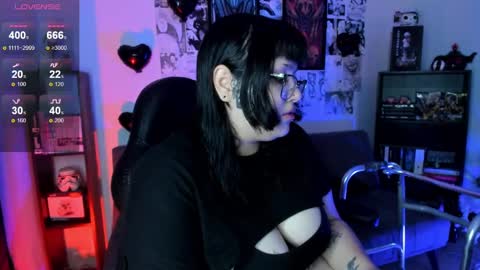 Snapshot of goth_stein chatting on January 30, 2:36 pm Engel Please help me to reach 50 thumbs up online show from January 30, 2:36 pm
