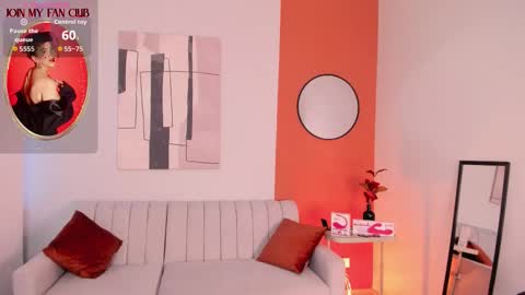 Zuly online show from November 24, 8:44 pm