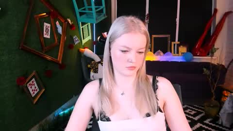 Snapshot of graceglamour chatting on October 16, 5:32 am Grace Glamour online show from October 16, 5:32 am