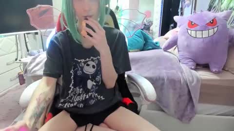 GreenEyedLovexo online show from April 19, 8:55 pm