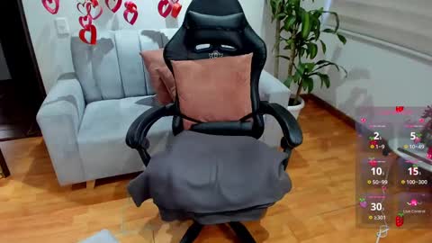 Snapshot of greta_miss chatting on February 21, 10:59 pm Emmy online show from February 21, 10:59 pm