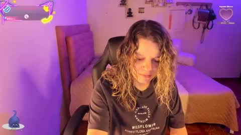 Hello Im Julieta Im 25 years old welcome to my room have fun and be happy. online show from December 17, 4:05 am