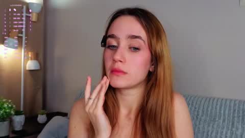 Snapshot of gwenbunn chatting on October 18, 1:19 am Julia online show from October 18, 1:19 am