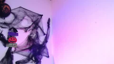 gwenhazel online show from October 27, 9:31 pm