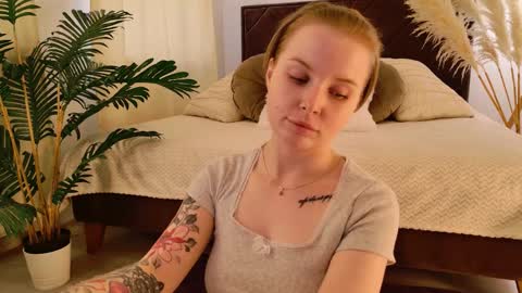 gwenhilton online show from September 10, 6:57 am