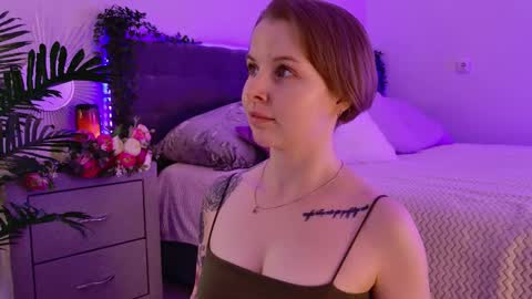 gwenhilton online show from September 13, 5:48 am