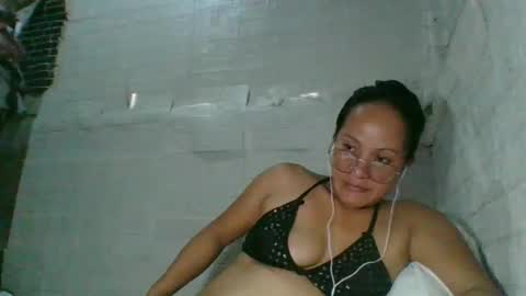 gwenn24 online show from February 25, 2:10 am