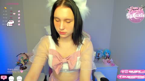   online show from December 4, 10:02 am