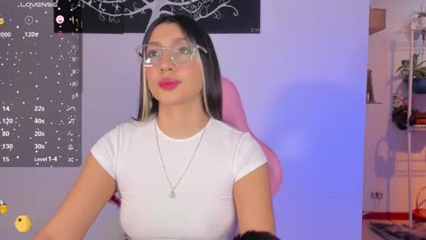 Snapshot of h3y_mia3 chatting on February 21, 5:24 am Paulina  online show from February 21, 5:24 am