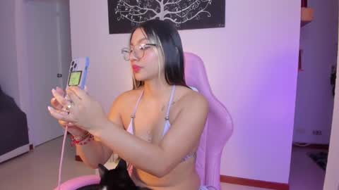 Snapshot of h3y_mia3 chatting on January 24, 5:53 am Paulina  online show from January 24, 5:53 am