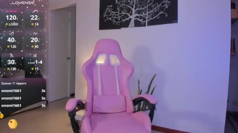 Snapshot of h3y_mia3 chatting on December 7, 3:36 am Paulina  online show from December 7, 3:36 am