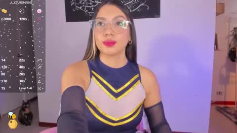 Snapshot of h3y_mia3 chatting on February 24, 5:19 am Paulina  online show from February 24, 5:19 am