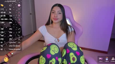 Snapshot of h3y_mia3 chatting on January 20, 6:10 am Paulina  online show from January 20, 6:10 am