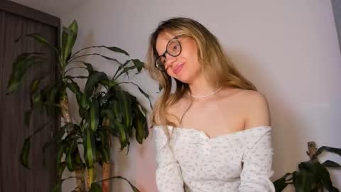 Hailey online show from September 23, 2:10 am