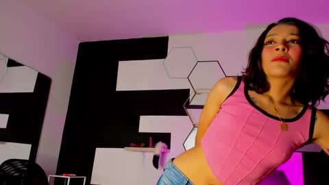 Snapshot of haileycat_ chatting on December 18, 10:02 pm haileycat_ online show from December 18, 10:02 pm