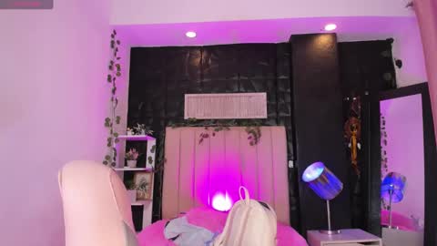 Snapshot of hairyybunny1811 chatting on December 18, 4:20 am HELEN Open Pvt Instagram helen bunnny online show from December 18, 4:20 am
