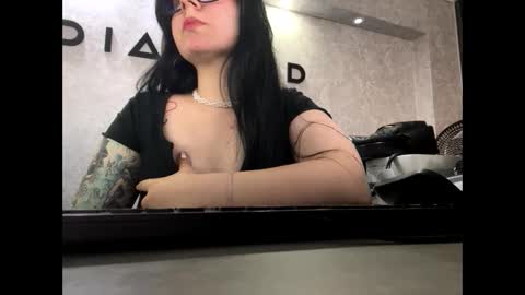 Hali  online show from December 31, 2:36 pm