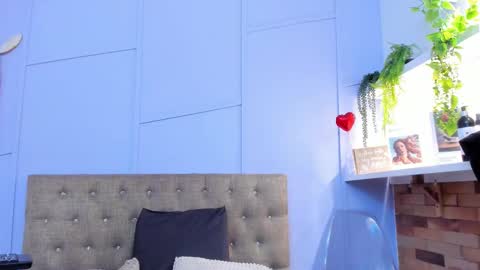 Halley Lorens online show from November 14, 8:09 pm